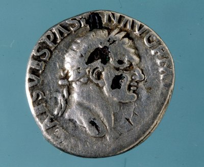 ローマ皇帝ヴェスパシアヌス（9〜79歳）の肖像をあしらった銀貨。 作： Roman