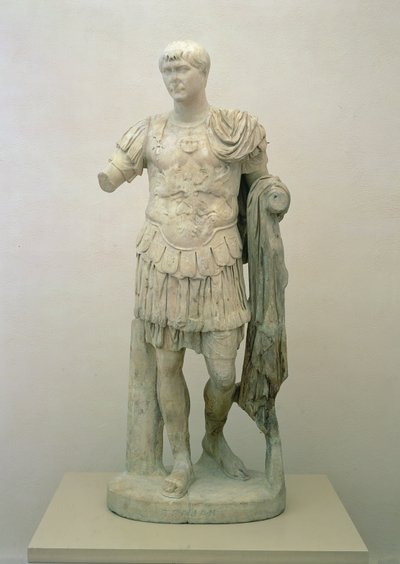 トラヤヌス帝像（c.53-117）アントナイン期、西暦120年頃（ペンテリコン大理石製 作： Roman