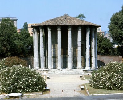 ローマのヴェスタ神殿。 作： Roman