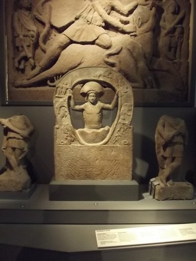 ハウスステッドのミトラエウムからのミトラの誕生、紀元3世紀 作： Roman