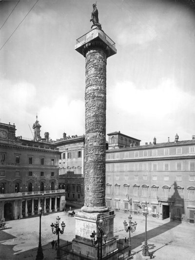 マルクス・アウレリウスの列柱、AD180-196年（大理石）（モノクロ写真 作： Roman