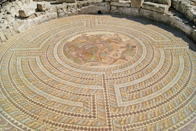 テセウスとミノタウロス、テセウスの家、パフォス、キプロス（モザイク） 作： Roman