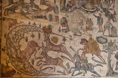 プライベートフラットの3番目の部屋、床のモザイク、Villa Romana del Casale、Piazza Armerina、シチリア、イタリア（写真） 作： Roman