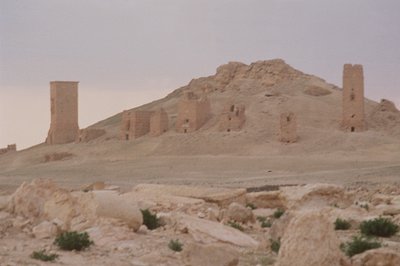83年に建てられたイアムリクの塔の墓、墓の谷などの塔の墓 作： Roman