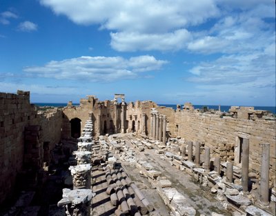 司法裁判所として建設されたバシリカの眺め（3世紀 作： Roman