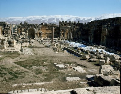 古代ヘリオポリスの神殿群の大法廷の眺め（2世紀 作： Roman
