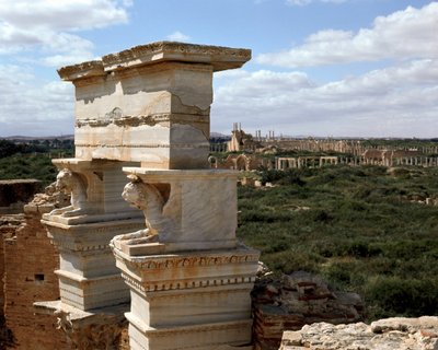 バジリカの柱の眺め、紀元2世紀 作： Roman