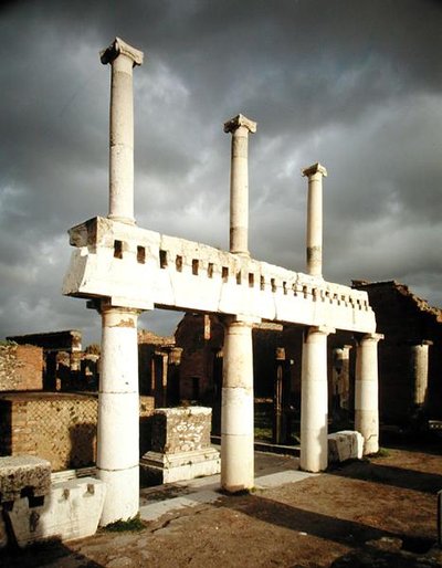 フォーラムの柱廊の眺め 作： Roman