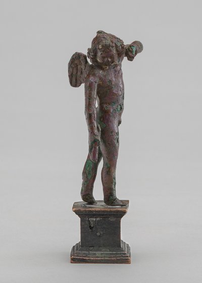 トーチを運ぶ翼のある子供 作： Roman