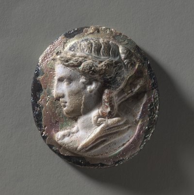 カメオ：アルテミスヘッド、100-200 作： Roman Imperial Period