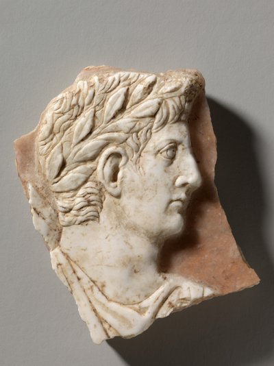 皇帝アウグストゥスの肖像入りカメオ 作： Roman Imperial Period