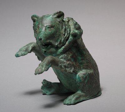 ダンシングベアの形のオイルアンプル、200年代 作： Roman Imperial Period