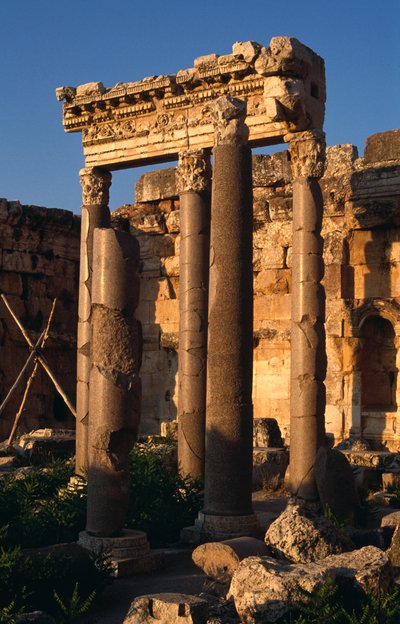 中世の木立ヘリオポリタヌスの聖域、中庭、高帝国時代（紀元前27年〜395年） 作： Roman Imperial Period