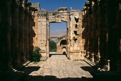 バッカス神殿、詳細、内部からの眺め、帝国時代（紀元前27年〜395年） 作： Roman Imperial Period