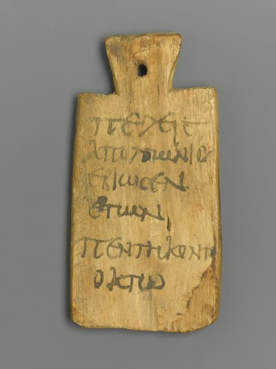 ギリシャ文字入りミイラのタグ（木と顔料 作： Roman Period Egyptian