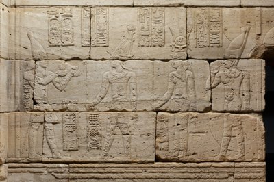 デンドゥル神殿の浮き彫り、紀元前10年頃（風成砂岩） 作： Roman Period Egyptian