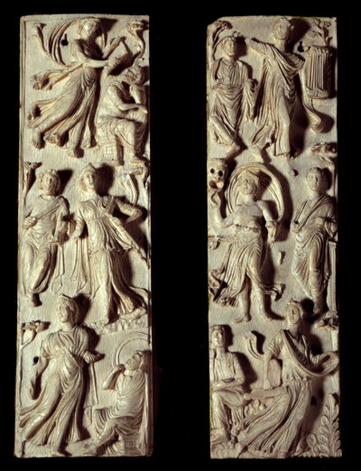 古代ローマ：6人の女神と6人の詩人（または哲学者）を表す象牙彫刻の2枚組。紀元前5世紀パリ、ルーヴル美術館 作： Roman Roman