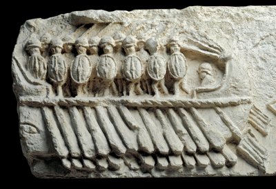 武装した兵士を運ぶビレメ（ローレリーフ 作： Roman Roman