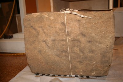 ヴァレリウス・ヴェルサスの百年祭の石、西暦43-410年（石 作： Roman Roman