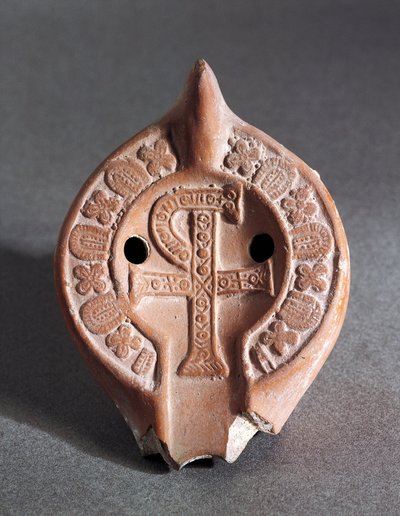 テラコッタ製の「蚩尤（しゆう）」をあしらったランプ 作： Roman Roman