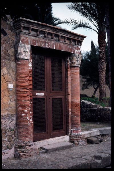 グラン・ポルタル邸の扉 紀元前5世紀～紀元後1世紀 作： Roman Roman