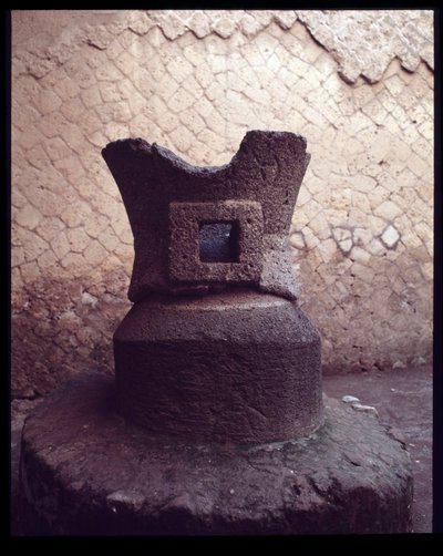 ピストリヌム（ベーカリー）の砥石、紀元前5世紀～紀元1世紀 作： Roman Roman