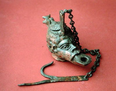 アフリカ人の頭をかたどった吊り下げ式オイルランプ（トルコ・ベルキス（現ゼウグマ））（ブロンズ 作： Roman Roman