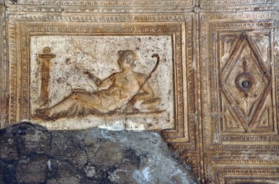 ヘルクラヌム（イタリア、エルコラーノ、ヘルクラヌム） - 浮き彫り：文字の長さ、装飾の細部 - ローマ美術 - Photo Patrice Cartier - （写真：パトリス・カルティエ 作： Roman Roman