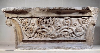 ピラスターの資本金。ローマ帝国の建築。パリ、ルーヴル美術館（Musee Du Louvre 作： Roman Roman