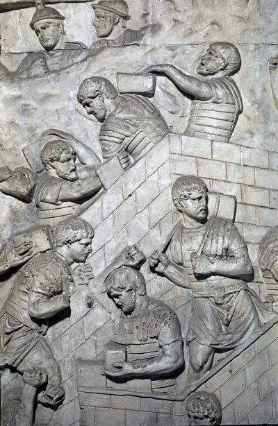 ローマのアート「トラヤヌス帝（53-117）の時代に建設されたローマのトラヤヌスの円柱（トラジャネの円柱）（Colonna Traiana）の浅浮彫りを再現した1862年の金型。トラヤヌスの円柱は 作： Roman Roman