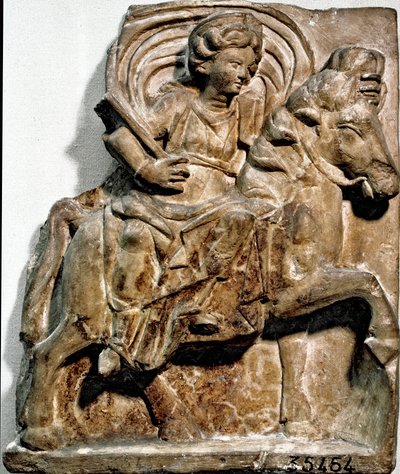 ローマ美術：ガリア系の女神エポナは、騎手と旅人の守護神です。オーヴェルニュ地方のGannat（Allier）で発見された石灰岩のステイル。Saint Germain en Laye。国立古美術博物館。 作： Roman Roman
