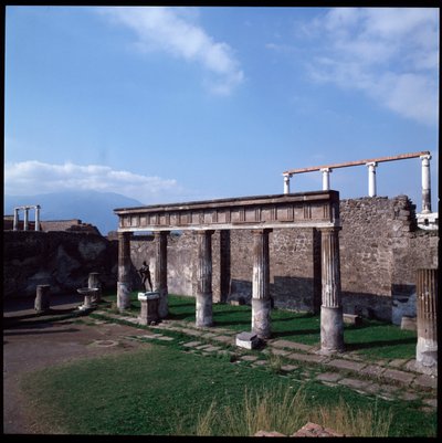ローマ美術：ポンペイ遺跡のアポロン神殿の景観（紀元前4世紀～紀元前2世紀）イタリア（Roman art: view of the temple of Apollo, Pompeii, 4th century BC-2nd century, Italy 作： Roman Roman
