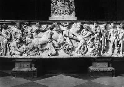 ファエソンの落日が描かれた石棺（大理石製 作： Roman Roman