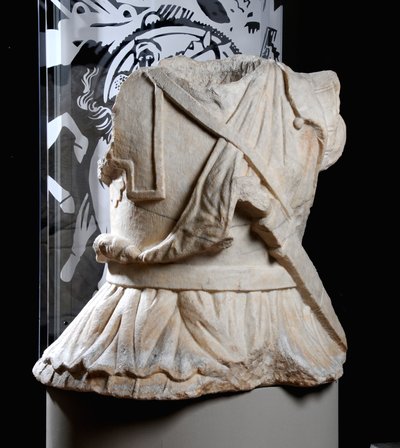 騎兵（大理石）の彫刻された胴体（371176も参照） 作： Roman Roman