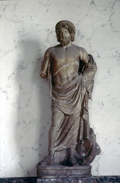 ローマの宗教における医療の神、アスクラプスの像。パリ、ルーヴル美術館。 作： Roman Roman
