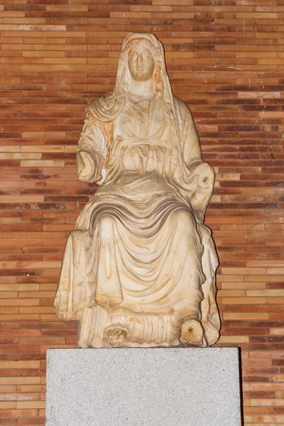 ケレスの像 作： Roman Roman