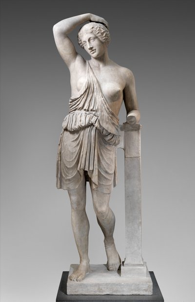 怪我をしたアマゾンの像 作： Roman Roman