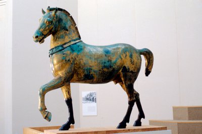 サン・マルコの4頭の凱旋用四輪馬のうちの1頭の像（ブロンズ 作： Roman Roman