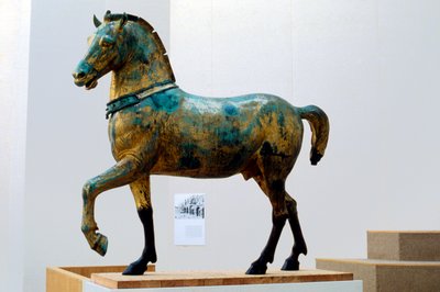 サン・マルコの4頭の凱旋用四輪馬のうちの1頭の像（ブロンズ 作： Roman Roman