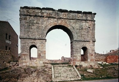 凱旋門、2～3世紀（写真 作： Roman Roman