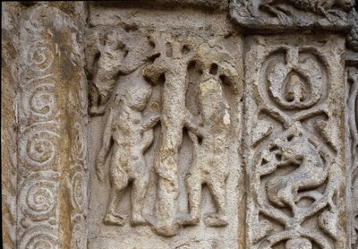 アダムとイヴ12世紀初頭のバジリカンのファサードの詳細（レリーフ 作： Romanesque