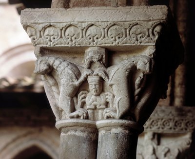 ライオンの巣窟にいるダニエルを表す資本（彫刻 作： Romanesque