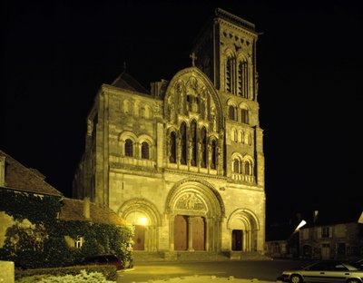 Cathedrale de Vezelay（ヨンヌ89）。 作： Romanesque