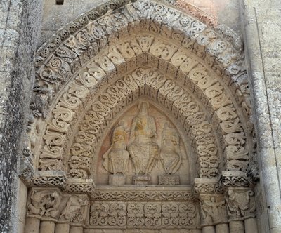 聖パウロと聖ペテロの間で栄光に輝くキリスト、偽のポータル（彫刻 作： Romanesque