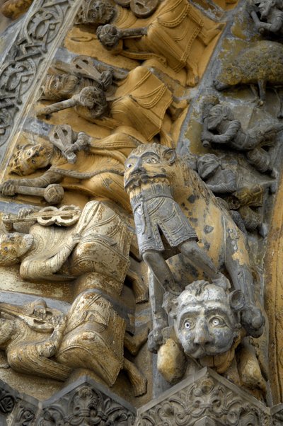 Oloron Sainte Marie（大西洋ピレネー地方）にあるサン・マリー大聖堂のファサードの彫刻が施されたヴォールトの詳細 作： Romanesque