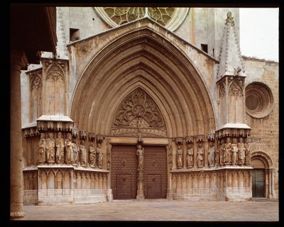 ゴシック美術：タラゴナの聖テークル大聖堂の中央門のディテール 作： Romanesque