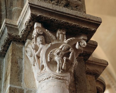 天秤座(彫刻された首都) 作： Romanesque