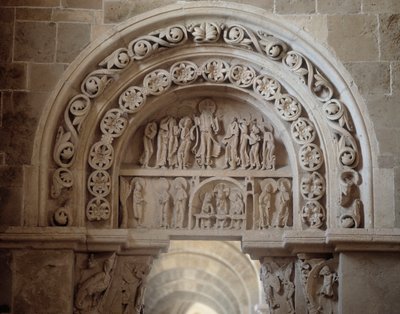 北ポータル：イエスの死後の出現と昇天（彫刻 作： Romanesque