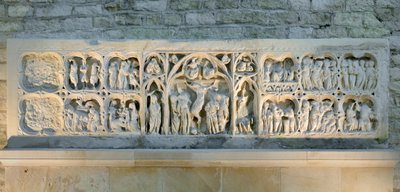 ロマネスク美術：福音書の様々な場面を表現した祭壇画 作： Romanesque