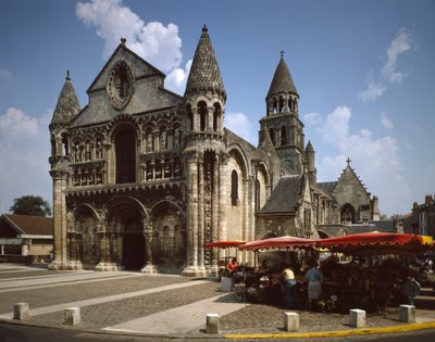 ロマネスク美術：ノートルダム・ラ・グランデ（Notre-Dame-la-Grande）の眺め。12世紀 ポワチエ（ウィーン 作： Romanesque